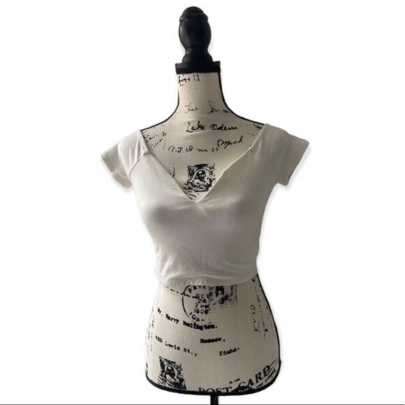 Forever 21 White V-Neck Lined Crop Top - Size M - Picture 1 of 4